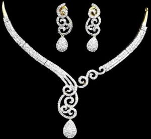 Thora Ad Necklace Set