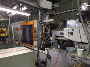 Automatic Injection Molding Machine