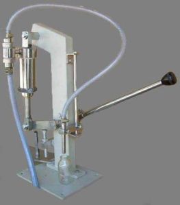 Hand Operator Liquid Filling Machine