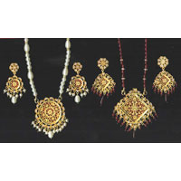 gold kundan sets