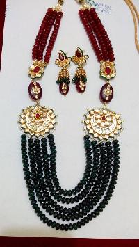 Beautiful Kundan Necklace Set with Earrings