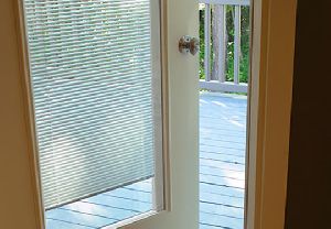 Sandwich Glass Blinds