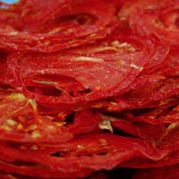 dried tomato flakes