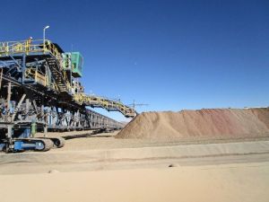 Heap Leach Stacking System with Mobile Stacking Bridge and Cross Conveyor