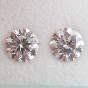 Round moissanite diamonds