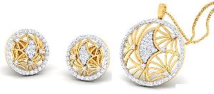 14kt Gold Spider Web Concept Round Shape Diamond Pendant Set