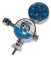 Nitrous oxide regulator