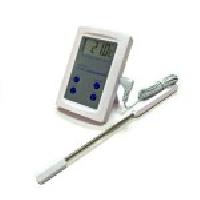 RT900 Handheld Thermometer