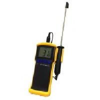 RT904 Handheld Thermometer
