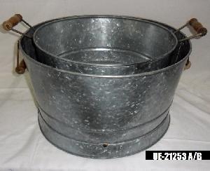 Round Tub With Wooden Handle