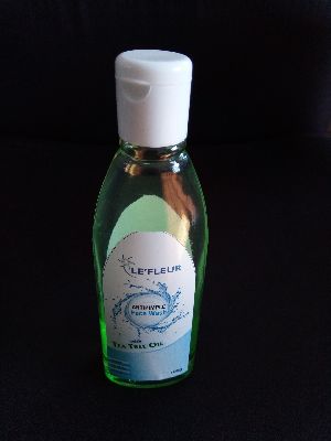 Le'Fleur Anti pimple Face Wash