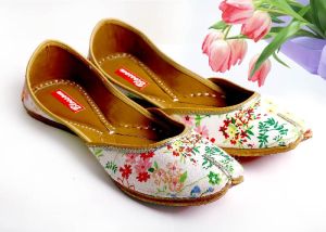 punjabi juttis