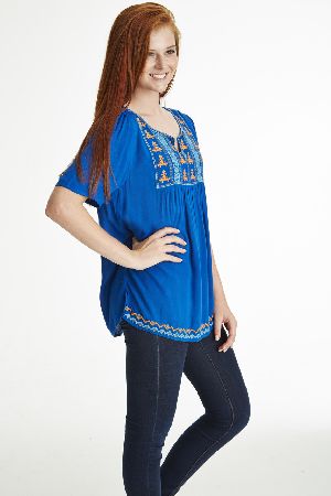 Ladies Rayon Tunic With Contrast Computer Embroidery On Front Yoke
