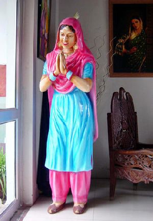 Punjabi Welcome Lady Statue
