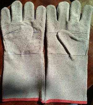 White colour hand gloves