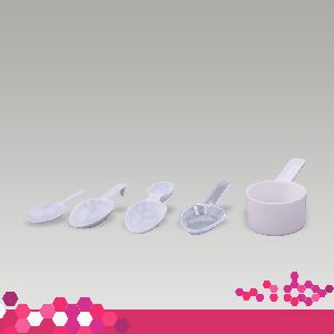 plastic measuring spoons