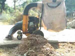 Leaf and litter vacuum