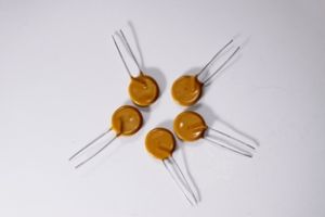 Metal oxide varistor