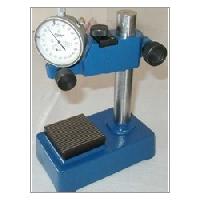 electronic comparator stand