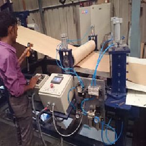 Paper sheet cutting section