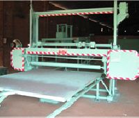 Horizontal foam cutting machine