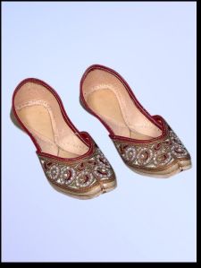 Zari Sequence Juttis -cat. No. : Gr-713