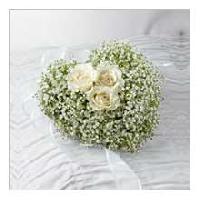 Heart Shape 3 White Rose Bunch