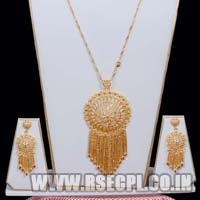 Necklace Set Pendent with small hanging chains with earrings