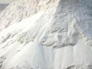 wWhite limestone powder