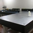 Vibration isolation tables