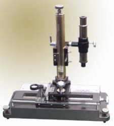 Three motion travelling microscope