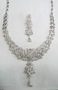 Lush Leaf -18k Diamond Necklace