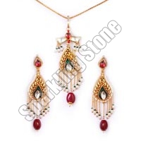 Kundan Pendant Set