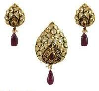 Kundan Pendants