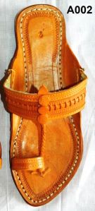 Gents Pointed Kolhapuri Chappals