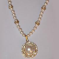 Short Pearl Necklace