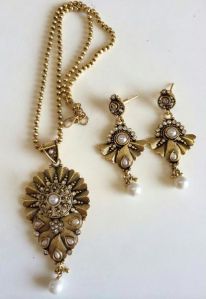 Imitation Pendant Set