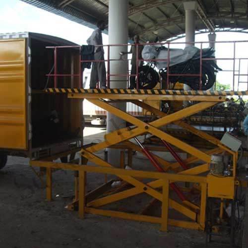 Scissor Truck Loading and Unloading Lift