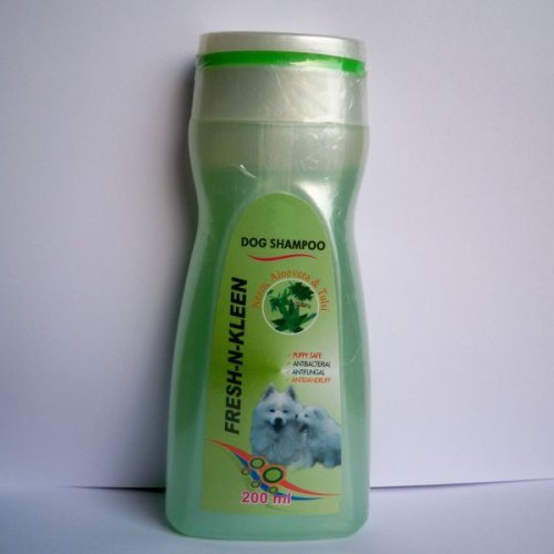 Triciosan Aloevera Glycerin Neem Pets Shampoo