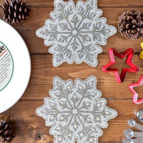 Christmas Home Decor Winter Theme White Silver Snowflakes Beaded Placemats