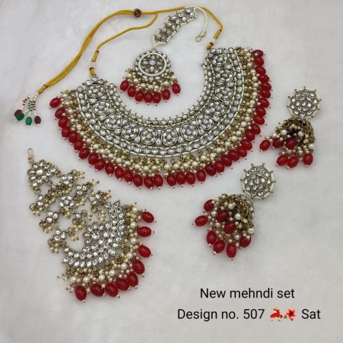 Exquisite  Kundan Bridal Set with Maang Tikka and Earrings.