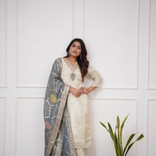 Ladies Embroidered Chanderi Silk Kurta, Pant and Dupatta Set