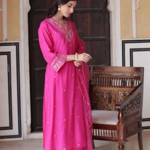 Ladies Pink Viscose Chanderi Kurta, Pant and Dupatta Set