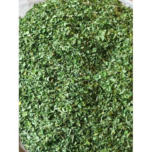dried moringa leaves