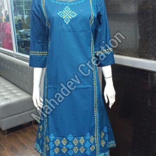 Woman Ethnic Style Geometric Kurta Set