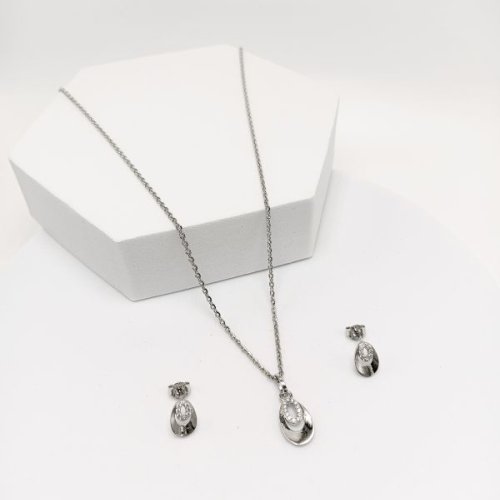 Necklaces & Pendant Sets