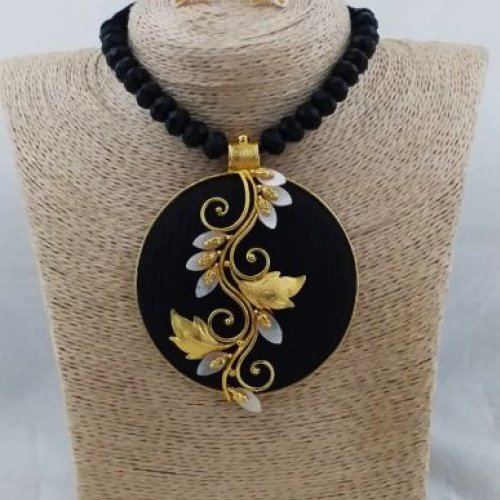 Ladies Black Floral Golden Pendant Jewelry Set