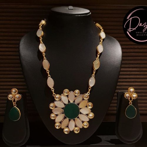 Ladies Green Floral Pendant Jewelry Set