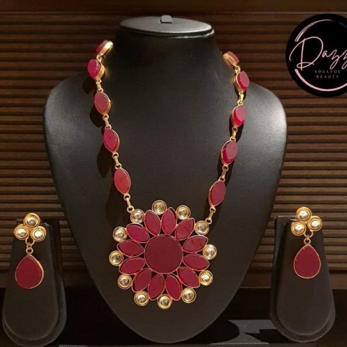 Ladies Maroon Floral Pendant Jewelry Set