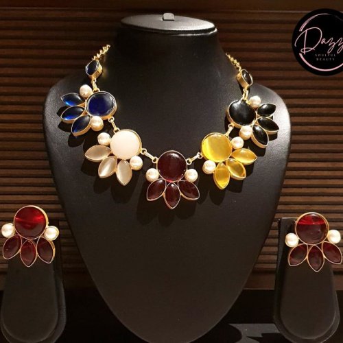 Ladies Multicolor Petal Cluster Monalisa Necklace Set